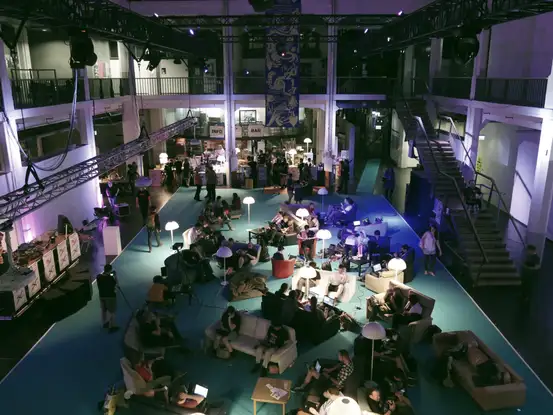 Foto von Besucherinnen und Besuchern der Gulaschprogrammiernacht 2017 - Bild: Entropia