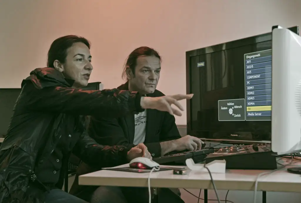 Die Köpfe hinter dem Beyond Festival:  Gülsel Özkan und Ludger Pfanz bei der Arbeit.
Bild: Beyond Festival